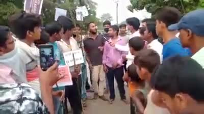 बंद करो मन को बात, जल्द करो रोजगार की बात👍👍
#modi_job_do कब दोगे19लाख रोजगार बिहार में मोदी जी