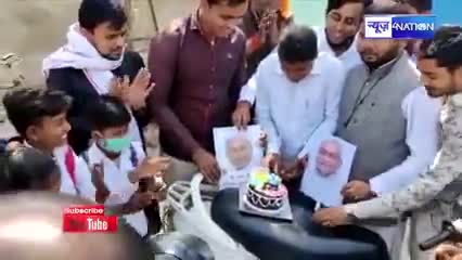 आदरणीय श्री नीतीश कुमार जी का 70वाँ जन्मदिन #विकास_दिवस के रूप में मनाते हुए और किताब का वितरण करते हुए। #News4Nation