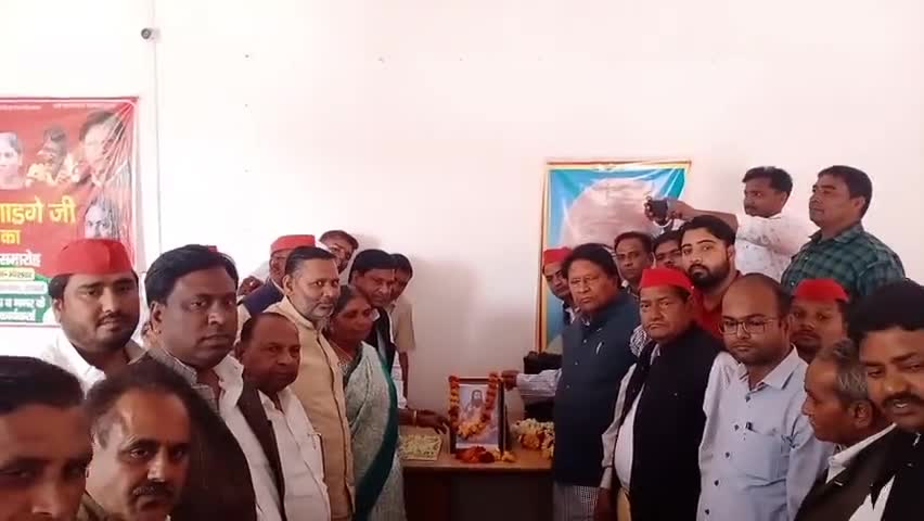 समाजवादी पार्टी कार्यालय पर संत रविदास जयंती मनाई गई और उनके जीवन पर प्रकाश डाला गया
#टेकपाल_कुशवाहा मो 9897417149
