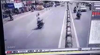 वाहन चलाते समय मोबाईल का उपयोग ना करें, आपकी असावधानी से बड़ी दुर्घटना भी हो सकती है।

#Driving