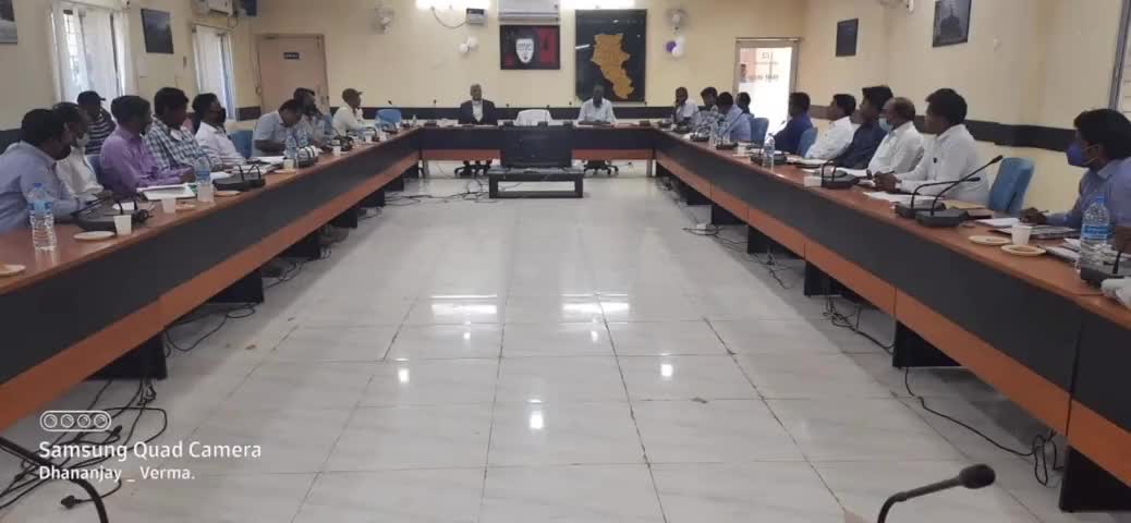 गढ़वा: जिला समाहरणालय में डीडीसी ने विकास योजनाओं को लेकर सभी बीडीओ के साथ की समीक्षा बैठक #डीडीसी #विकास_बैठक