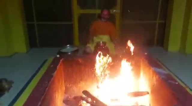 राष्ट्रहित में रामादल मुख्यालय पर 151दिवसीय धार्मिक महानुष्ठान में दी जा रही यज्ञाहुति #हर_हर महादेव 🚩