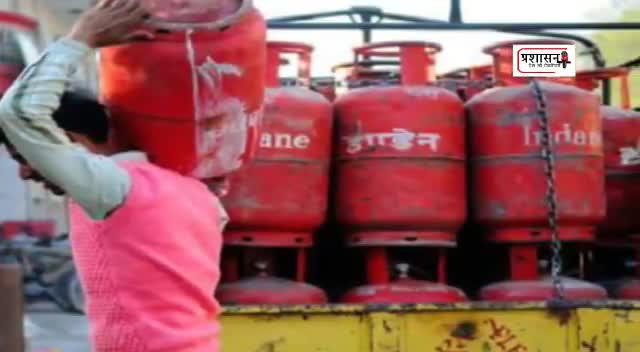 बढ़ते #घरेलू_गैस_सिलेंडर को लेकर सरकार किस प्रकार से अपने खाते में डाल रही पैसा जाने #पत्रकार_श्रवण_चौहान ने सुनाई हकीकत