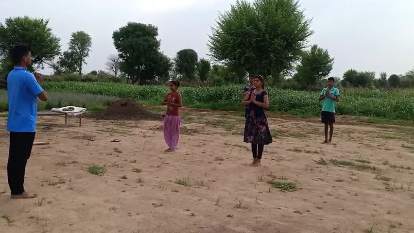 अंतरराष्ट्रीय योग दिवस के उपलक्ष में युवाओं को योग के गुर सिखाते हुए
#राजाराम चौधरी