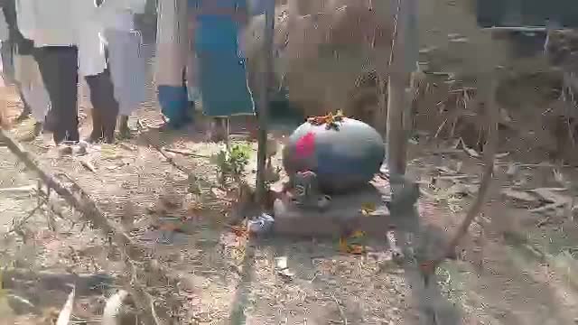 सेवराई: सरैला गांव में मंदिर की भूमि पर अतिक्रमण व लेखपाल पर गंभीर आरोप लगाकर की नारेबाजी, किया प्रदर्शन #जमीन_विवाद