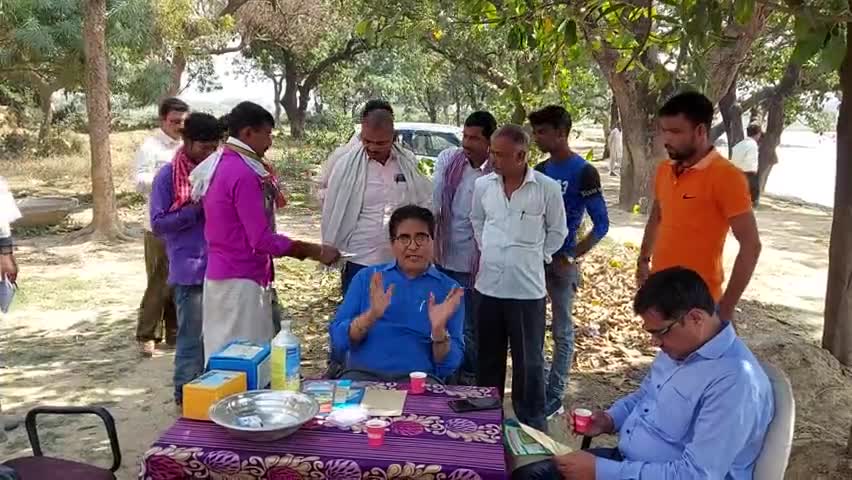 #केवीके भोजपुर आरा के हेड डॉक्टर पीके द्विवेदी #मछली पालन करने से होने वाले विविध लाभों की जानकारी किसानों को दे रहे है।