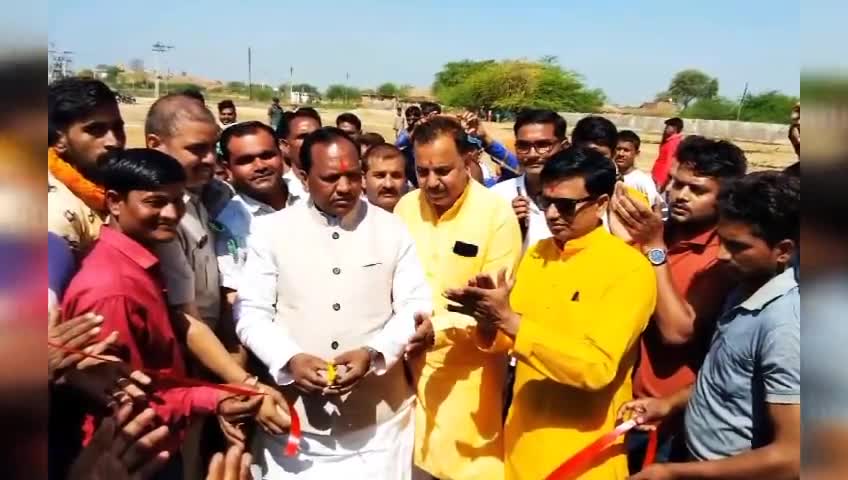 करेरा - सुनारी में मंगला माता क्रिकेट टूर्नामेंट का शुभारम्भ,पूर्व विधायक जसवंत जाटव ने फीता काटा शुभारंभ किया #SonuVlog