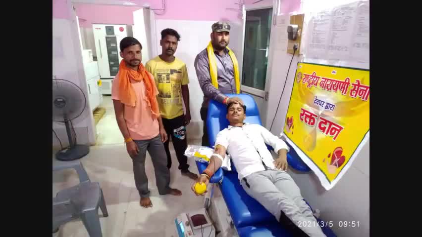 राष्ट्रीय नारायणी सेना के सदस्य मनोज यादव ने रक्तदान कर रेणु देवी की  बचाई जान
#dp24x7news
#rns4india