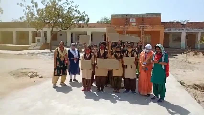 रोहट: रोहट क्षेत्र के खारडा में अंतर्राष्ट्रीय महिला दिवस के शुभ अवसर पर  विद्यालय की छात्राओं के द्वारा रैली निकाली#महिलादिवस
