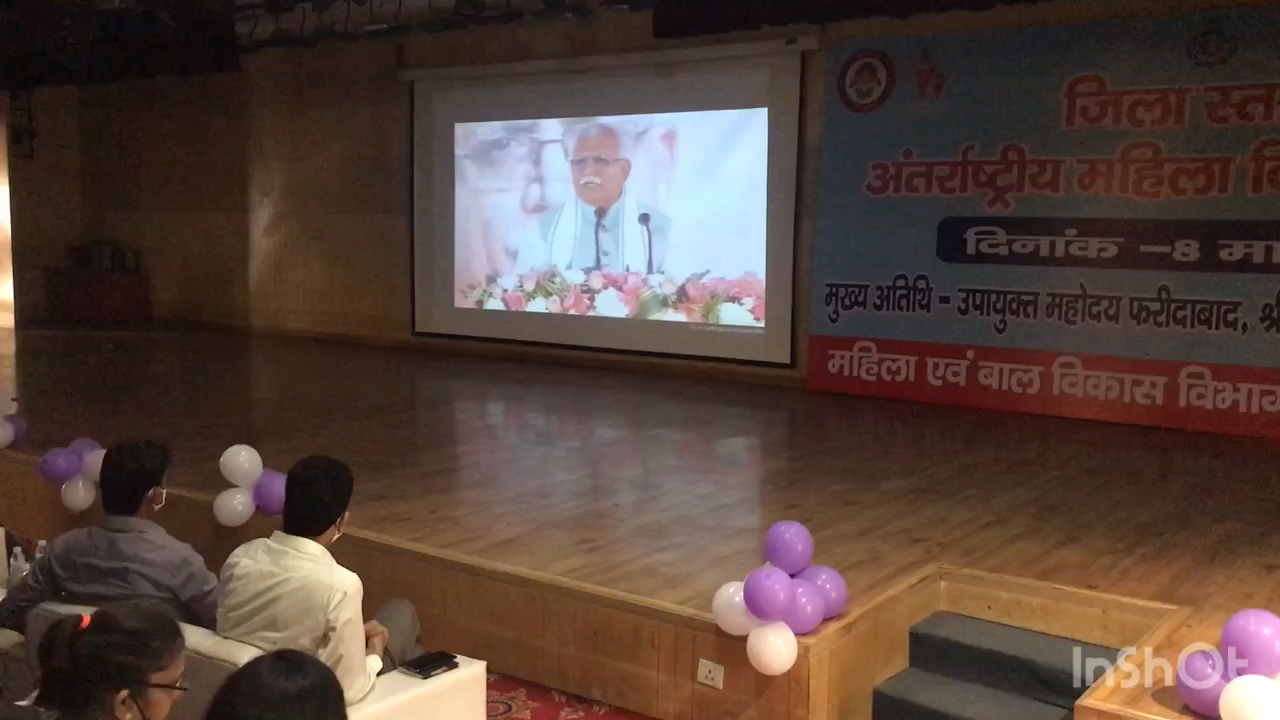 फरीदाबाद: महिला दिवस पर ज़िला प्रशासन के कार्यक्रम में नगर निगम की कूड़ा उठाने वाली गाड़ी से पहुँची महिलायें #MCF #faridabadnews.in