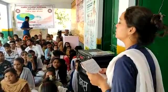 चरखारी राजकीय स्नातकोत्तर महाविद्यालय चरखारी के NSS सात दिवसीय शिविर के छठवें दिन #नशामुक्ति हेतु ग्रामवासियों को जागरूक