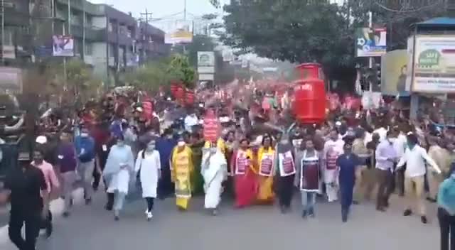 महंगाई के खिलाफ ममता बनर्जी की आज की रैली का वीडियो TMC ने किया जारी

#WestBengalElections2021