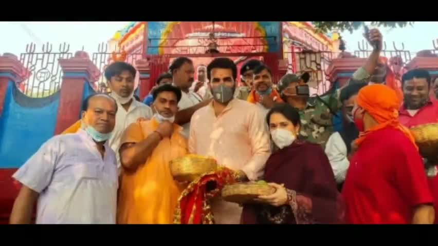 भारतीय टीम के पुर्व गेंदबाज जहीरखान और उनकी पत्नी सागरिका घाटगे 
#Rajrappa #jharkhand  #jahir_khan