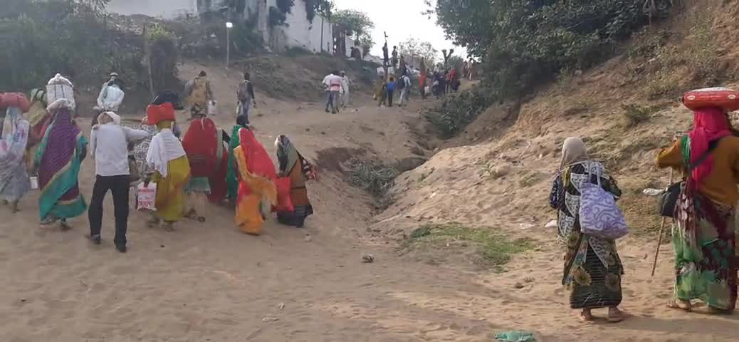 हरदा: जलोदा में घाट नहीं बनने के कारण पंचकोशी यात्रियों को परेशानियों का सामना उठाना पड़ा#hardanews #harda #ratirambabasamadhi