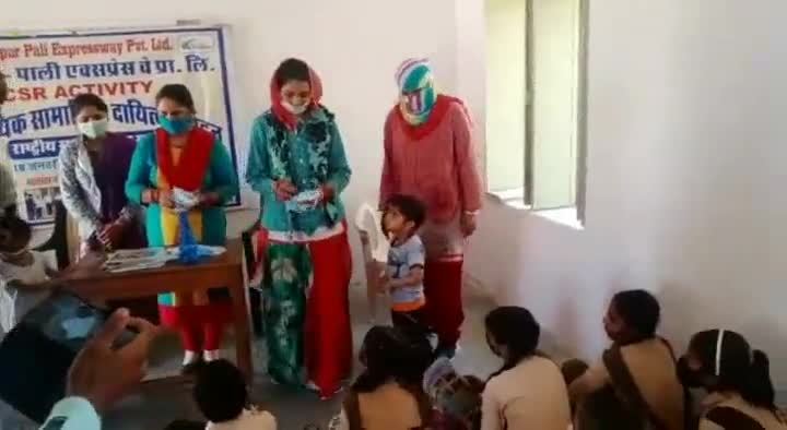 रोहट क्षेत्र के बाण्डाई गॉव के राजकीय विघालय में बच्चों को मास्क वितरण कर दिया कॉरोना के बचाव का संदेश #कॉरोना का संदेश