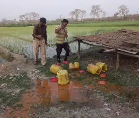 बैसि: बायसी थाना क्षेत्र के विभिन्न गांवों में पुलिस ने अवैध शराब निर्माण को लेकर की छापेमारी #शराब_बंदी