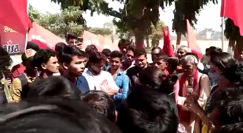 ये किसी जाती,पार्टी की बात नही दारोगा,SSC चाहे मैट्रिक,इंटर का परीक्षा हो ये बिहार के #माफ़िया लोग पेपर आउट कर हमारे बिहारी भाइयों के भविष्य केसाथ खिलवाड़ करते हैं.. #सुधांशु_राठौर