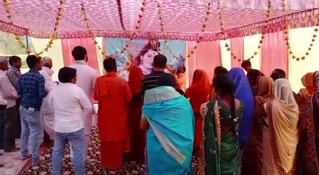#बाराबंकी के बंकी ब्लॉक के जरहरा ग्राम में आयोजित भंडारे में शामिल हुआ एवं भगवान भोलेनाथ की पूजा-अर्चना की #tanujpunia