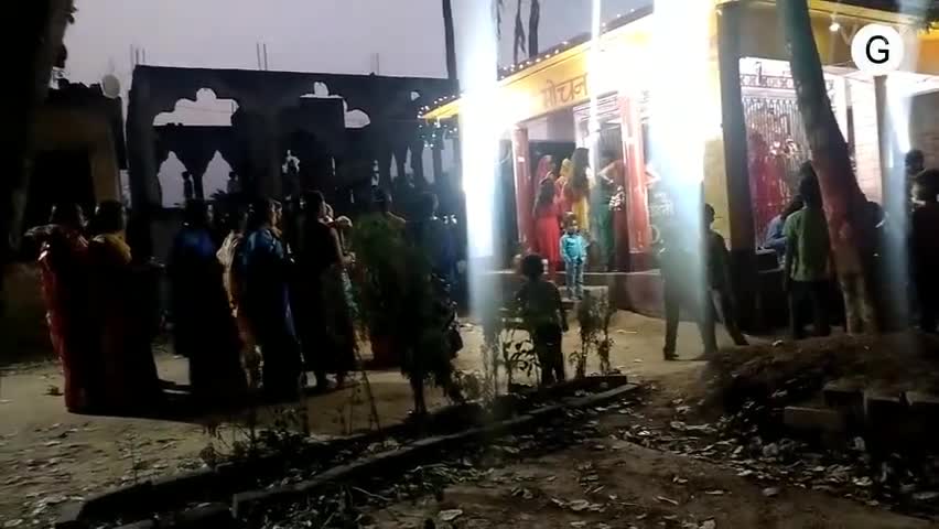 सिरदला: सिरदला प्रखंड के नवाबगंज मोड़ पर महाशिवरात्रि पर्व पर मंदिर में श्रद्धालुओ ने की पुजा अर्चना।#शंकर#महादेव#शिव#