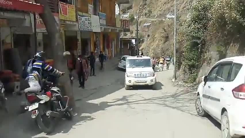 रेणुका: वाहन अधिनियम की अवहेलना तथा सार्वजनिक स्थान पर #धूम्रपान के लिए संगड़ाह #पुलिस ने की 16 चालान