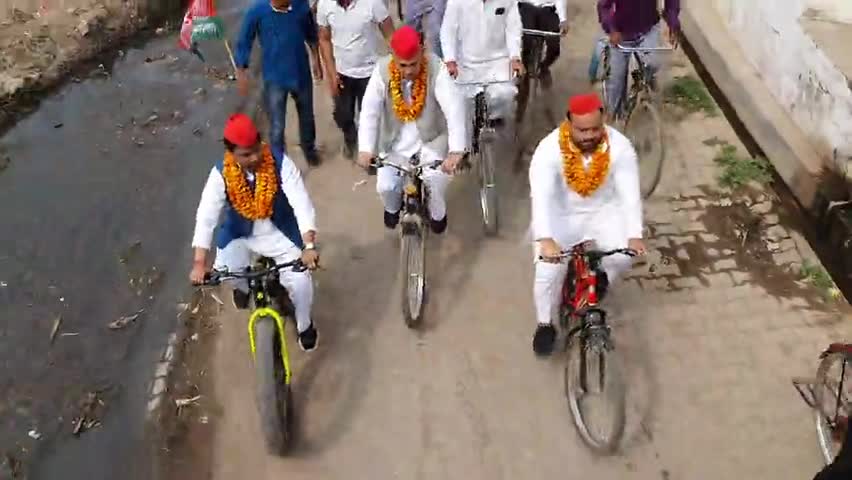 हस्तिनापुर में सपा की साइकिल 
जनता बोली ‘बाइस में बाइसिकल’

#नयी_हवा_है_नयी_सपा_है
#बड़ों_का_हाथ_युवा_का_साथ