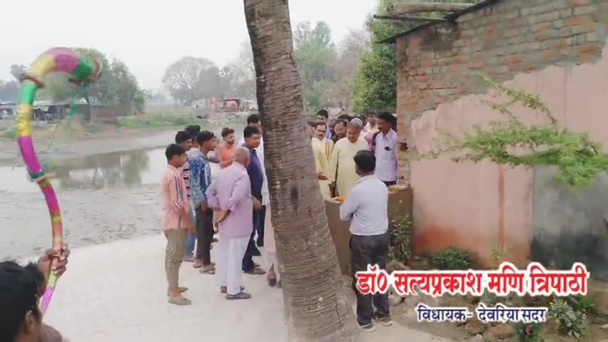 आज ग्राम सभा भट्जमुआव में इंटरलॉकिंग रोड का लोकापर्ण करते हुए।।
#spmtdeoria #देवरिया
#Modi #Yogi #BJP4UP