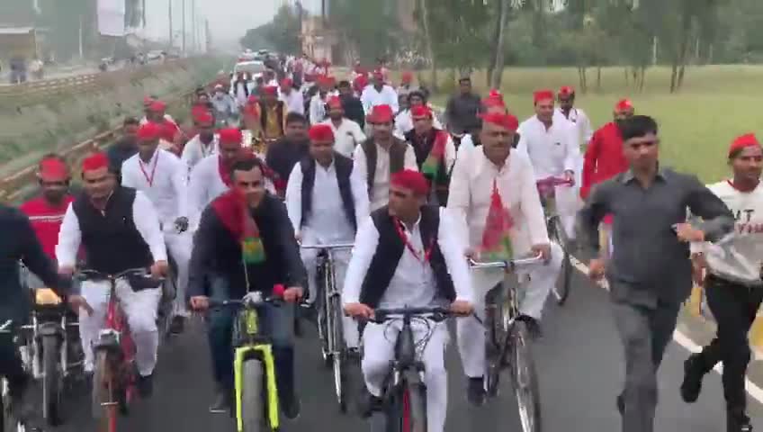 चली रामपुर में सपा की साइकिल 
जनता बोली ‘बाइस में बाइसिकल’
#22_में_बाइसिकल #नयी_हवा_है_नयी_सपा_है
बृजेश यादव 
रानीगंज