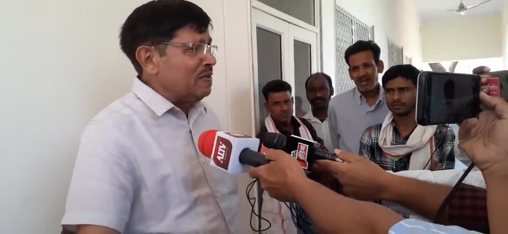 दौसा: दौसा विधायक मुरारी लाल मीणा जन सुनवाई के दौरान मीडिया से हुए रूबरू
#murarilalmeena