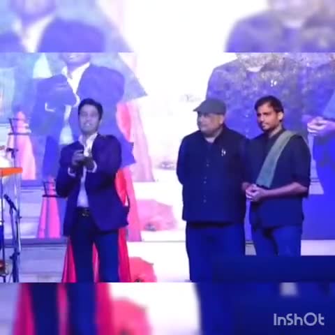 इलाहाबाद के लड़कों तुमसे ये मौका ना छुटे
जबरजस्त कविता
#कवि_सम्मेलन 2