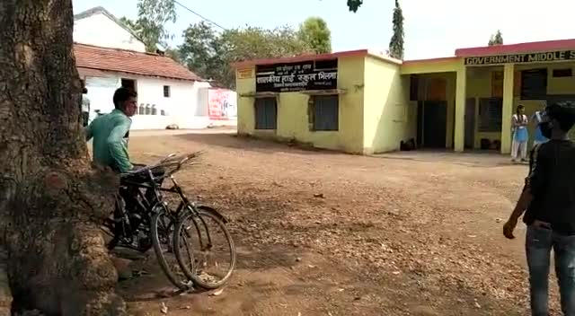 लखनादौन: ग्राम भिलमा मे शासकिय महाविघालय#कालेज लखनादोन के छा‌‌‌‌त्रो द्वारा सात दिनो का स्वच्छाता अभियान चलाया जा रहा है