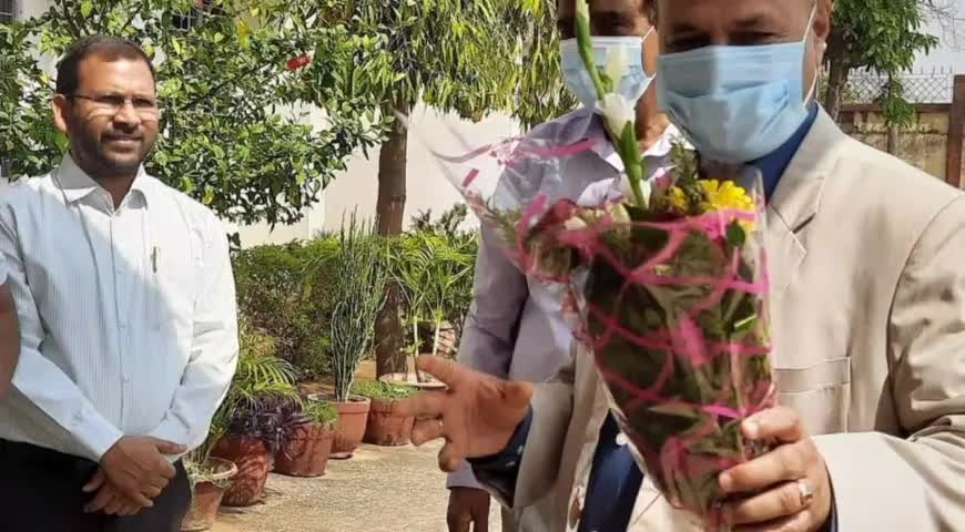 गढ़वा: पलामू प्रमंडल आयुक्त जटा शंकर चौधरी पहुंचे गढ़वा, डीसी ने पुष्पगुच्छ देकर किया स्वागत #आयुक्त #गढ़वा