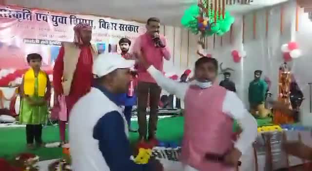 जलालपुर: News Bihar live:#महेंद्र मिश्र जयंती शोरगुल हंगामे के साथ हुआ सांस्कृतिक कार्यक्रम संपन्न हुआ महेंद्र मिश्र के जयंती पर