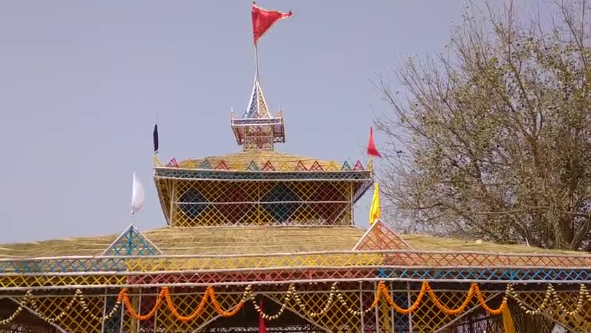 कुदरा : #श्री_लक्ष्मी_नारायण_महायज्ञ #भैसौला गांव में जल भरी किया गया डिहरा नदी से 
लालापुर कुदरा प्रखंड
