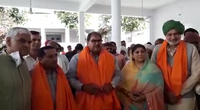 गांव मानकपुर ठाकुरदास, हल्का कालका, पंचकुला में सम्मान समारोह में शिरकत करते हुए।
#किसान_एकता_जिंदाबाद