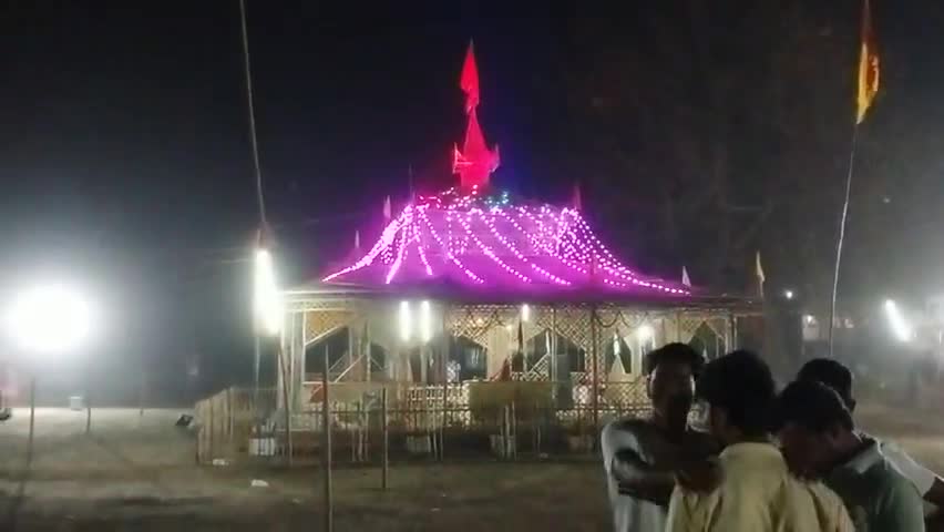 कुदरा : प्रखंड #लालापुर #भैसौला_गांव में
#श्री_लक्ष्मी_नारायण_महायज्ञ_हो_रहा है
रात में भी #कृष्ण लिला #किया जाता है