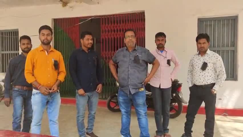 गढ़वा: शहर के वन विभाग परिसर में वन विभागीय कंप्यूटर ऑपरेटर संघ एवं मोटरयान चालक संघ की सांकेतिक हड़ताल दूसरे दिन जारी #हड़ताल