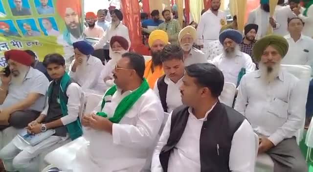 शाहजहांपुर खुटार में किसानों के नेता चौधरी नरेश टिकैत जी की किसान महापंचायत में !
#जय_किसान_जय_जवान