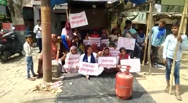 महंगी हुई घरेलू गैस और भी घरेलू वस्तुएं स्मृति रानी जी इस बारे में आप कुछ नहीं कहेंगी 
#पूछता है भारत _ भारत की महिलाएं