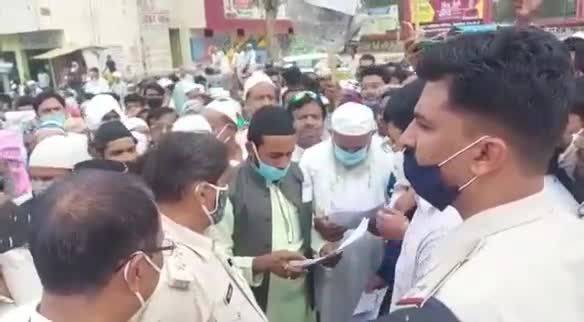 #शहडोल मे #मुस्लिम समाज ने #वसीम_रिजवी के खिलाफ़ #राष्ट्रपति के नाम #ज्ञापन सौंपा और #पुतला फूंका