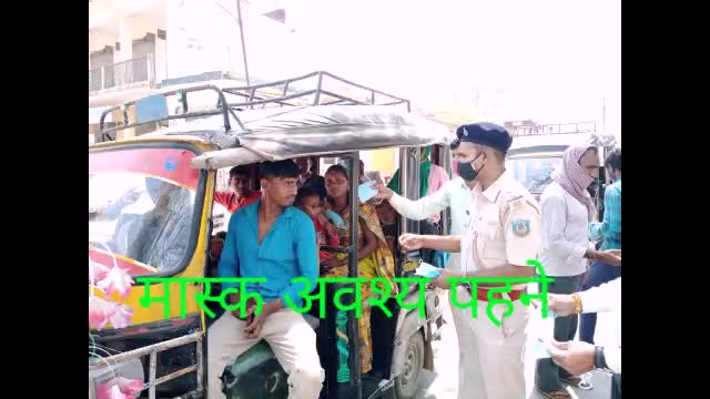 #भवनाथपुर #थाना_प्रभारी एवं #झामुमो_प्रखण्ड_अध्यक्ष ने मास्क वितरण कर लोगों को जागरूक किया।