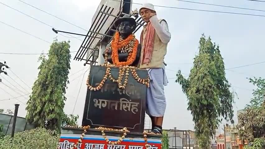 आज भगत सिंह राजगुरु सुखदेव के बलिदान दिवस के अवसर पर लोक चेतना दल के कार्यकर्ता ने  श्रद्धांजलि अर्पित किया #lcd