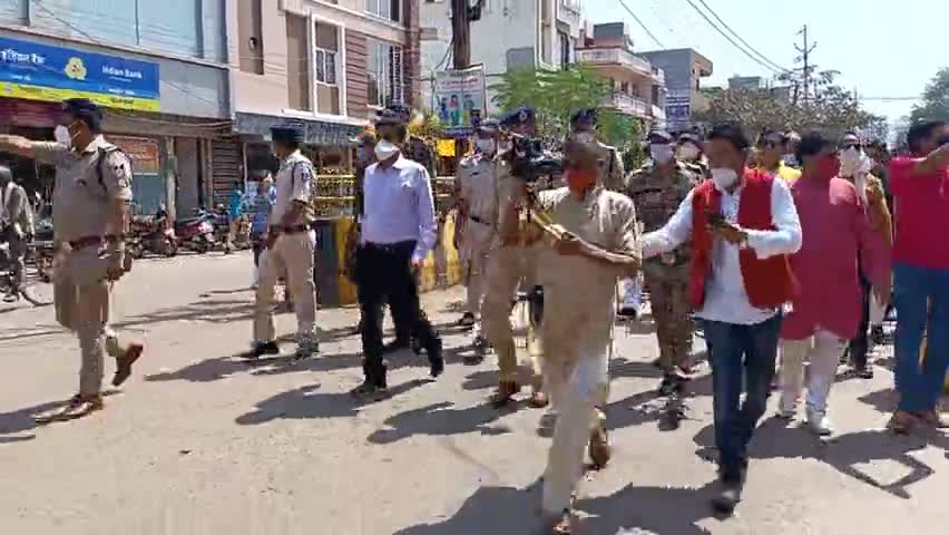 मक्सूदनगढ़: प्रदेश के मुख्यमंत्री जी के आह्वान पर #मेरी_सुरक्षा_मेरा_मास्क अभियान के तहत गुना में #Mask लगाने के लिए कलेक्टर