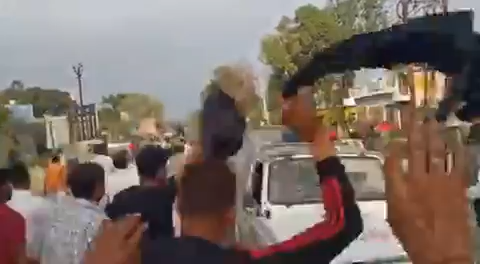 बिजनौर में भाजपा प्रदेश अध्यक्ष स्वत्रंत देव सिंह का स्वागत करते हुए किसान ।
वह दिन दूर नहीं इसी तरह का स्वागत भाजपा के नेताओं का जगह जगह होगा !
#जय_किसान_जय_जवान