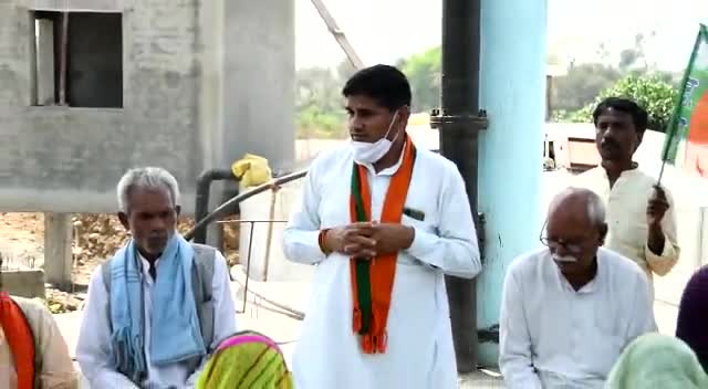 आज चौपाल पर विभिन्न योजनाओं के हितग्राहियों को श्रीफल भेंट कर सम्मानित किया।
#जय_भाजपा