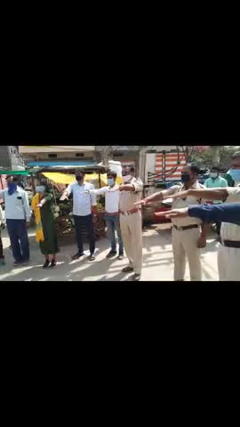 इंदौर: #Nalkheda/नलखेड़ा के बड़ागांव में नलखेड़ा थाना प्रभारी और स्टाफ द्वारा मास्क पहनने सामाजिक दूरी बनाए रखने की शपथ दिलवाई