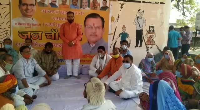 #जन_चौपाल #विभिन्न योजनाओं के हितग्राहियों का #सम्मान के कार्यक्रम में #मुख्य अतिथि के रूप में मां विधायक जी रहे।
