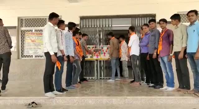 शहीद जाते है जन्नत को घर नहीं आते
#शहीददिवस