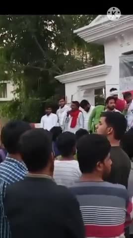 प्रयागराज में बेरोजगारी के खिलाफ प्रदर्शन करते छात्र बढ़ती बेरोजगारी से परेशान हैं छात्र #modi_rojgar_do #allahabad