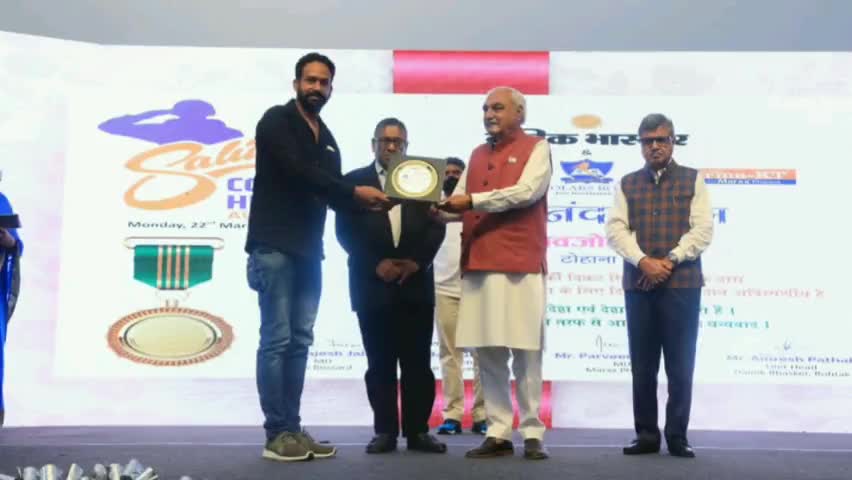 हरियाणा रोहतक में सल्यूट टू #कोरोना हीरोज़'अवार्ड से नवाजा गए। जिला फतेहाबाद टोहाना के #नवजोत सिंह ढिल्लाें