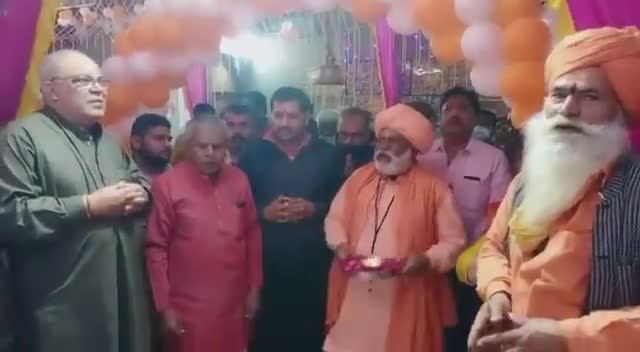 जैसलमेर: आरती करते हुए गुरु गोरखनाथ जी मठ ख्याला म्याजलार जैसलमेर

#jaisalmer #jaisalmernews